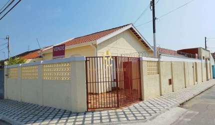 Casa à venda em excelente localização no centro de Taubaté