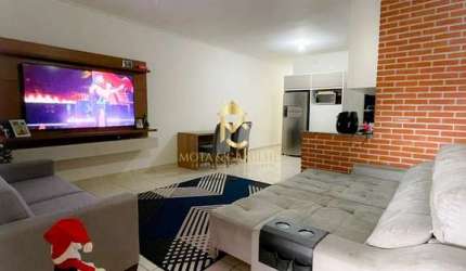 Casa em via pública com varanda Gourmet à venda em Taubaté.