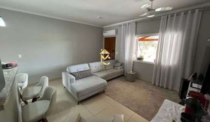 Linda Casa em Condomínio