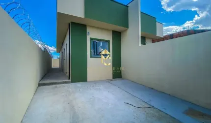 Casa em rua pública disponível para venda