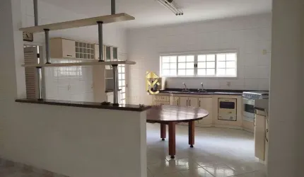 Excelente casa de alto padrão em condomínio de 440m²