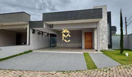 Casa com área Gourmet à venda em condomínio fechado.