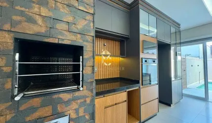 Casa em condomínio com piscina disponível para Locação.