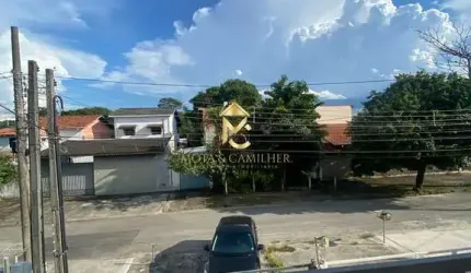 Ótimo Sobrado a Venda em Via Pública