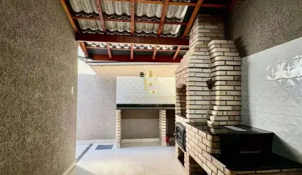 Casa com 2 dormitórios à venda em via pública.