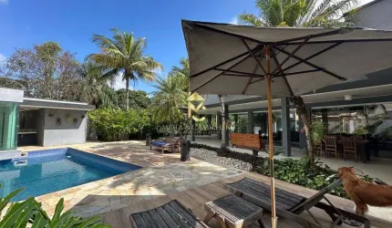 Casa Térrea com piscina disponível para aluguel e venda em condomínio.