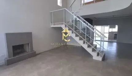 Casa com varanda Gourmet disponível para locação em condomínio.