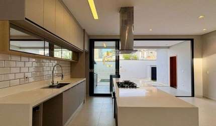 Casa com piscina disponível para locação em Condomínio em Tremembé.