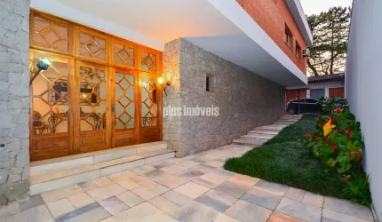 Oportunidade Única!! Casa Espaçosa com 430m² de Pura Elegância no ALTO DA BOA VISTA