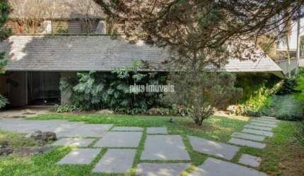 Morumbi Nobre 820,0m²AC - 1.700,0M² Área de Terreno, 4 Suítes, 5 Gar - Piscina e Churrasqueira