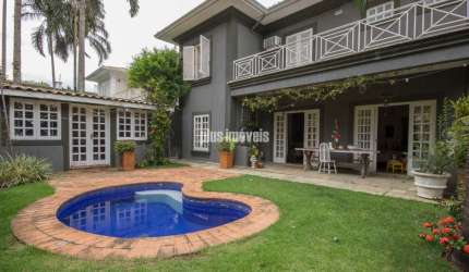 Morumbi - Nobre 389,0m² Área de Terreno, 258,0m² AC 4 Suítes 3 Gar - Piscina.