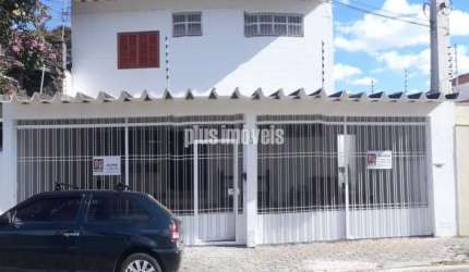 Sobrado adaptado para uso comercial