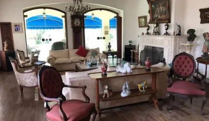 Casa com vários ambientes e muito espaço no Jd Guedala