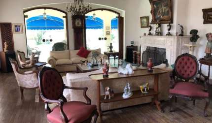 Casa com vários ambientes e muito espaço no Jd Guedala
