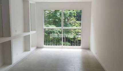 APARTAMENTO BEM LOCALIZADO, ACONCHEGANTE E ILUMINADO NO MORUMBI