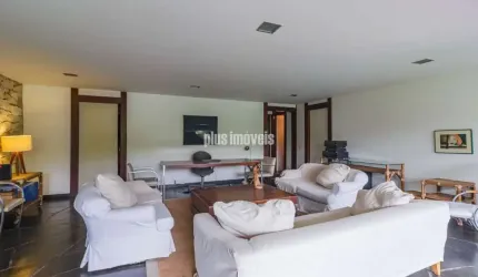 Casa em Rua Fechada, 341,0m² Área Construída, 1268,m² Área de Terreno - 4  Suítes $ gar