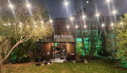 Sobrado com 3 Quartos e 5 banheiros à Venda, 280 m²