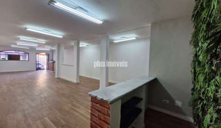 Sobrado comercial em rua de movimento