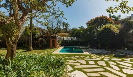 Jardim Guedala 878,20m²AC - 1.723,71m² Área de Terreno - 4 Suítes 8 Gar - Churrasqueira e Piscina