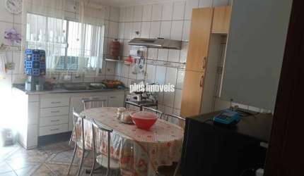 CASA TÉRREA NO JARDIM MITSUTANI COM 3 CASAS NO TERRENO.