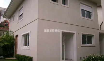Sobrado totalmente reformado, com excelente localização no Brooklin.