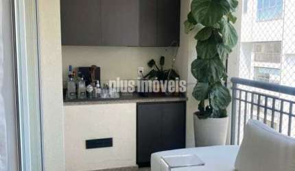 Lindo apartamento na melhor rua de Moema.