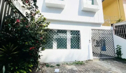 Sobrado com 4 Quartos e 1 banheiro com, 138 m²