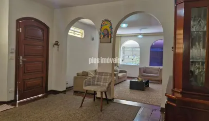 Amplo com muita luz, quintal e bem localizado