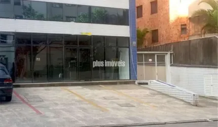 Esquina privilegiada, de grande visibilidade, 145m²au, 3 vagas