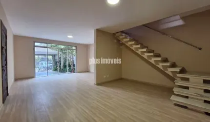Casa de vila com portaria 24 horas, no melhor local do Alto da Boa Vista