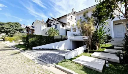 PRÓXIMO AO COLÉGIO SANTO AMÉRICO!!  430,0M² AC -  4 SUÍTES 4 VAGAS DE GARAGEM LAZER COM PISCINA