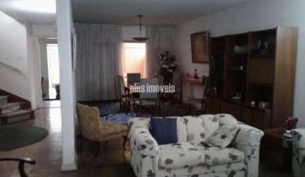 Casa em frente a praça no Jardim Paulistano