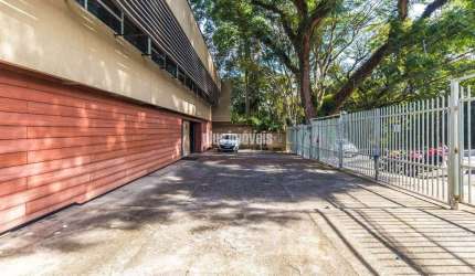 Prédio Comercial e 4 banheiros à Venda, 396 m²