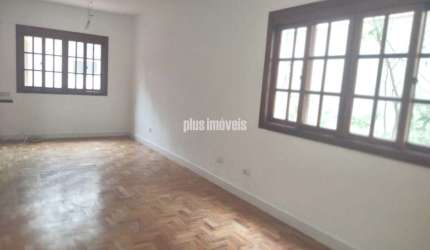 Casa de vila, 4 dormts, totalmente reformada, ótima localização prox. metrô