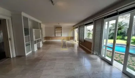 Casa Luxuosa à Venda e Aluguel em SP