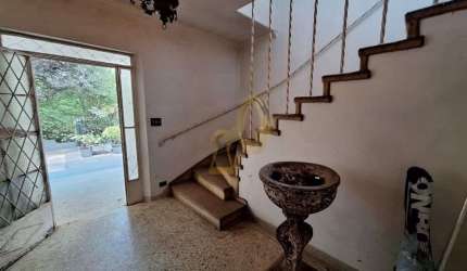 Belíssima Casa à Venda em Pacaembu, SP