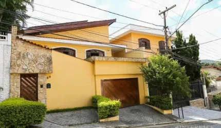 Vendo sobrado 3 dorms 1 suite, cozinha planejada integrada  a  sala com armários