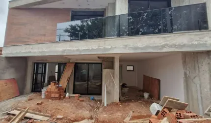 Sobrados de Alto Padrão NÃO GEMINADOS em Condomínio - Mercês