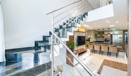 Linda casa em condomínio no Pinheirinho