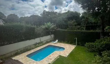 Casa de condomínio para venda possui 322 metros quadrados com 3 quartos