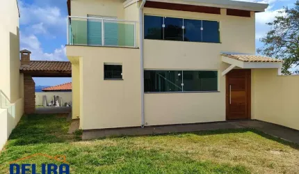 Casa com uma ótima localização em associação com garagem para 6 carros