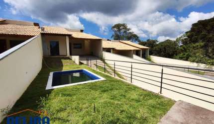 Ótima Casa com Localização Privilegiada , Aceita Financiamento Bancário.