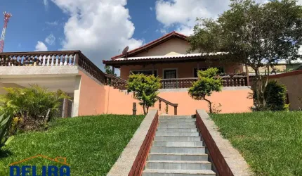 Linda casa à venda em Terra Preta, em ótima localização.