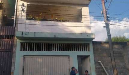Casa à venda com 4 quartos em bairro tranquilo de Terra Preta.