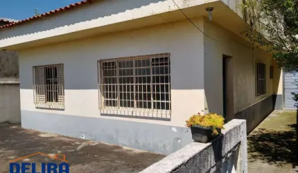 Casa a venda com 3 dormitórios em um bairro com toda infraestrutura.