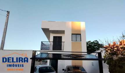 Casa dois andares com 140 m² de área total sendo 115 m² construídos