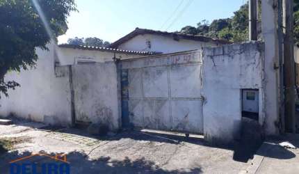 Casa sede mais 2 casas no quintal com área verde nos fundos