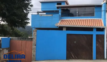 Casa de 4 andares em boa localização, para moradia ou renda mensal.