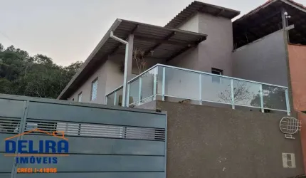 Casa à venda em área verde com 489m² de área total.