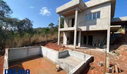 Casa à venda com 3 dormitórios, apto para financiamento bancário!